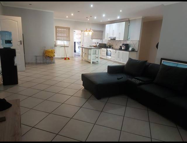 4 BEDROOM HOUSE FOR SALE IN MEER EN SEE